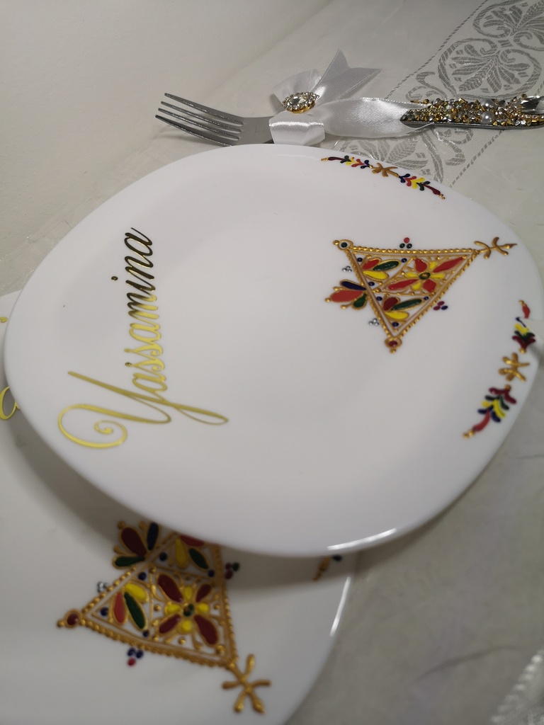 2 Assiettes +couverts decorés