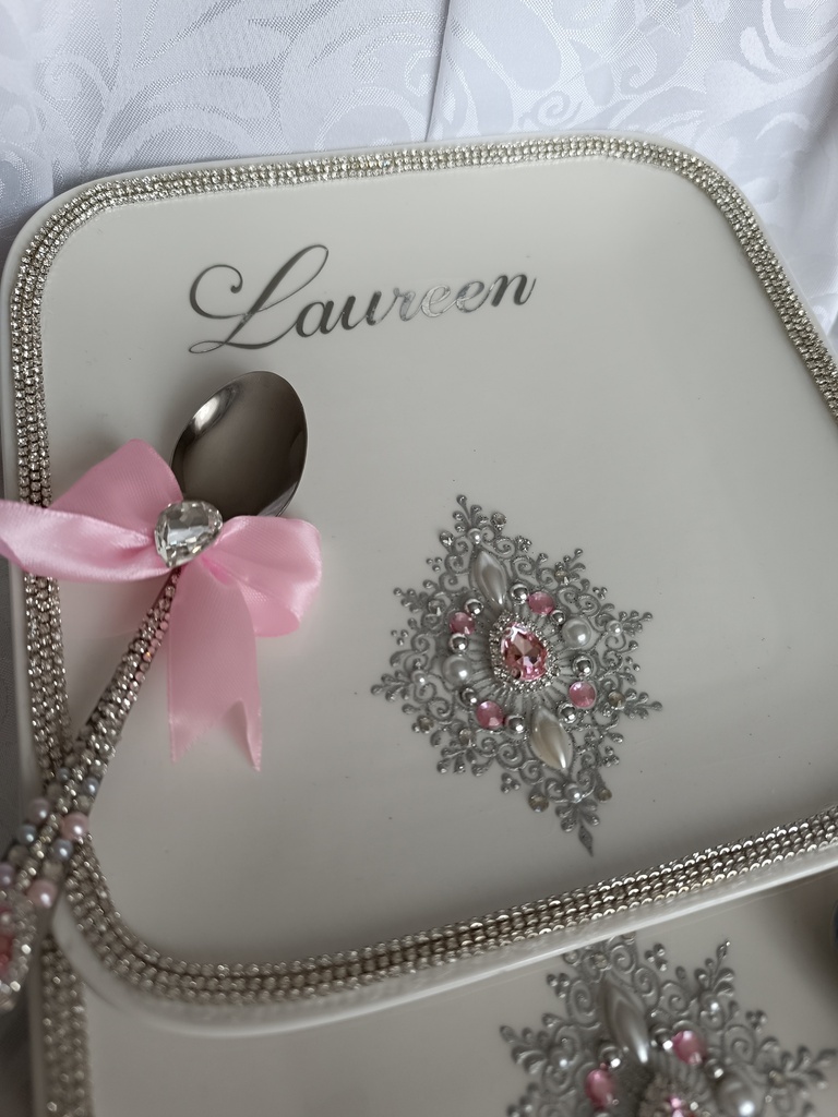 2 Assiettes +couverts decorés